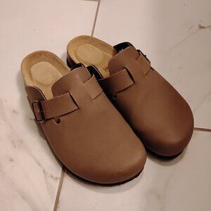 EUC Cushionaire Hana Clog in Brown
